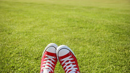 Dress Red Day: dit zijn de tofste rode sneakers