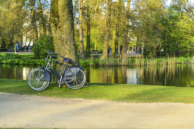 Twee vrouwen zijn vanmorgen mishandeld in het Vondelpark