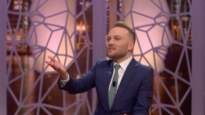 Video: Zondag met Lubach sluit af met masturbatielied en Twitter is fan