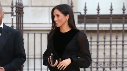 Wow! Deze outfit van Meghan Markle kostte maar liefst 15.000 euro