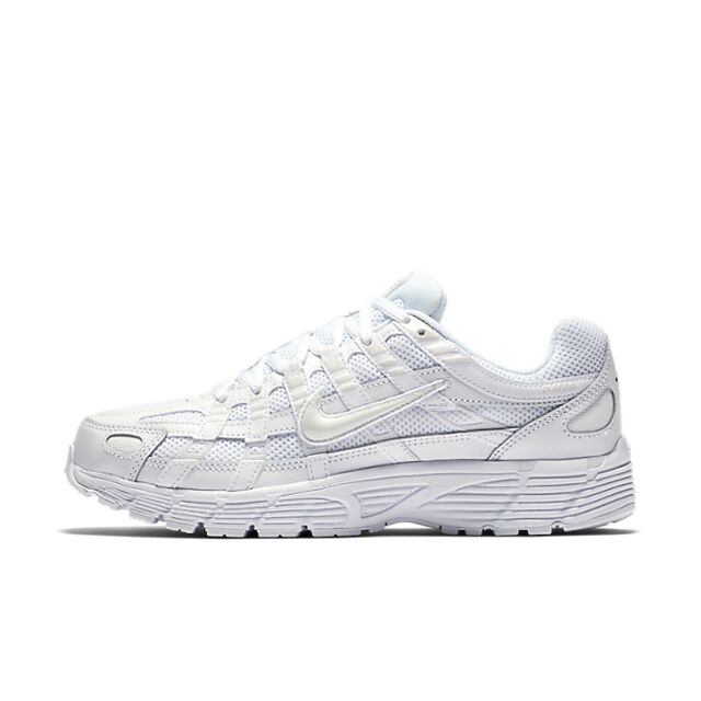 witte sneakers