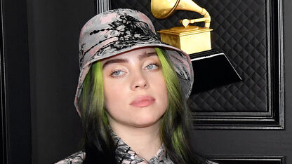 FOTO: Billie Eilish onherkenbaar met nieuwe haarkleur