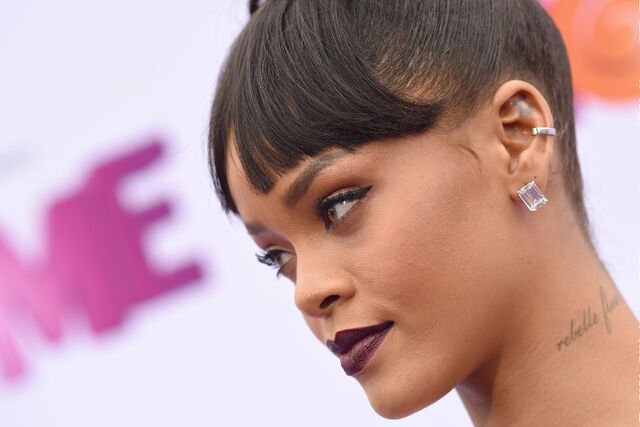 conch piercing rihanna