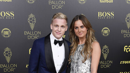 It's a...! Donny van de Beek en Estelle Bergkamp maken geslacht eerste kindje bekend 