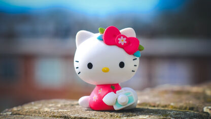 Beth showt gigantische Hello Kitty verzameling: van knuffels tot aan speeltjes