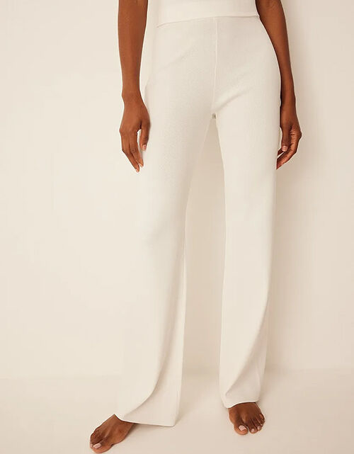 witte blouse outfit pantalon NA-KD