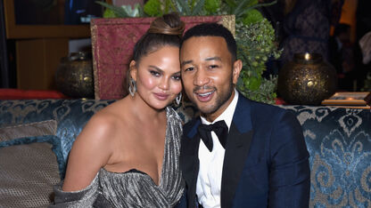 Vierde kindje voor Chrissy Teigen en John Legend dankzij draagmoeder: "ongelooflijke geschenk"