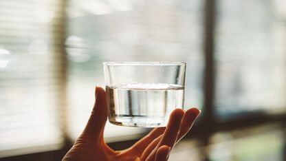Te veel water drinken is ook niet goed voor je: waarom je moet oppassen met 'overhydrateren'