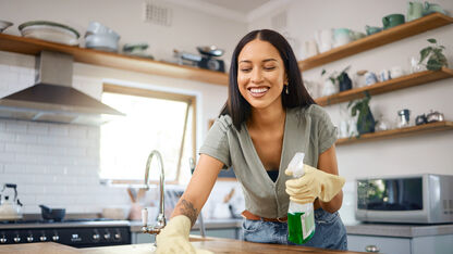 Dit is waarom schoonmaken als uitstelgedrag eigenlijk geniaal is