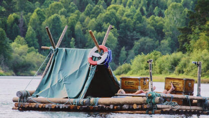 Zien! In nieuwe datingshow Love Raft gaan vrijgezellen daten in de natuur zonder telefoon