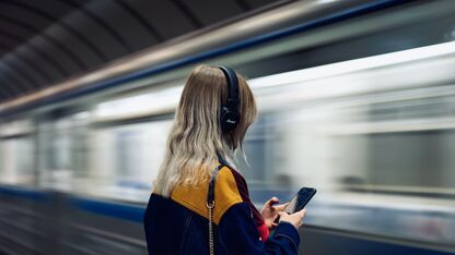 De beste manieren om de tijd uit te zitten in de trein