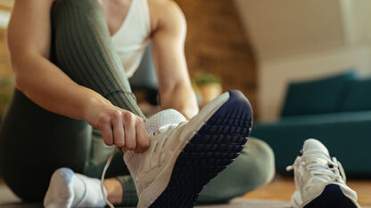 Waarom je je schoenen echt zou moeten uittrekken in huis