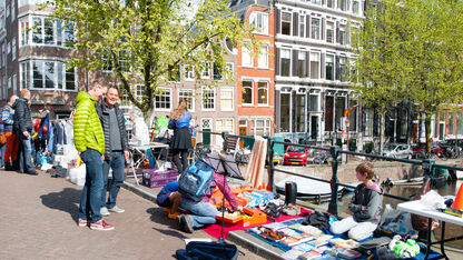 Extra geld verdienen met Koningsdag: zo verkoop jij jouw spulletjes op de rommelmarkt