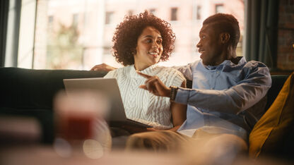 Woon je samen met je partner? Houd hierom een wekelijkse huismeeting samen