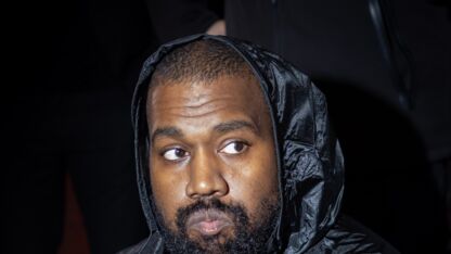 Kanye West aangeklaagd door ex-assistente wegens seksuele intimidatie