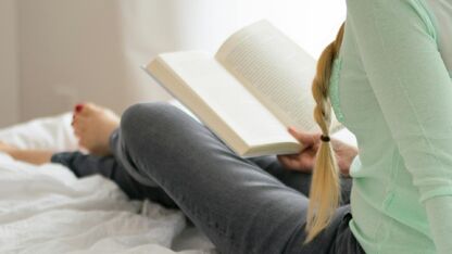 Feit of fabel: lezen in de avond helpt om beter in slaap te komen