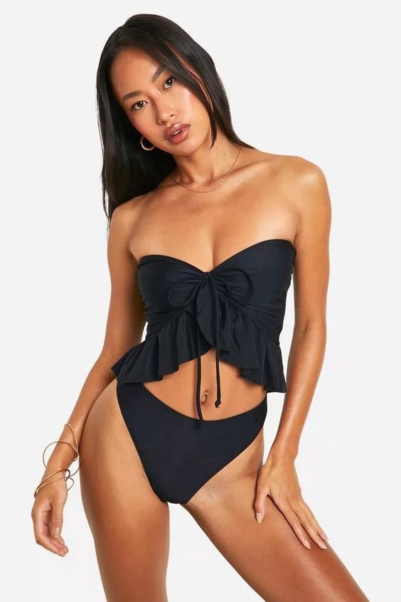 BOOHOO LONG LINE STRAPLESS HIPSTER BIKINI SET WITH FRINGES - €19,-