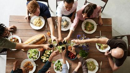 4x tips voor een gezellig (maar goedkoop) vrienden diner