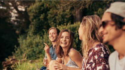 Een nieuw jaar, nieuwe vrienden: zo breid je je vriendenkring uit in het nieuwe jaar